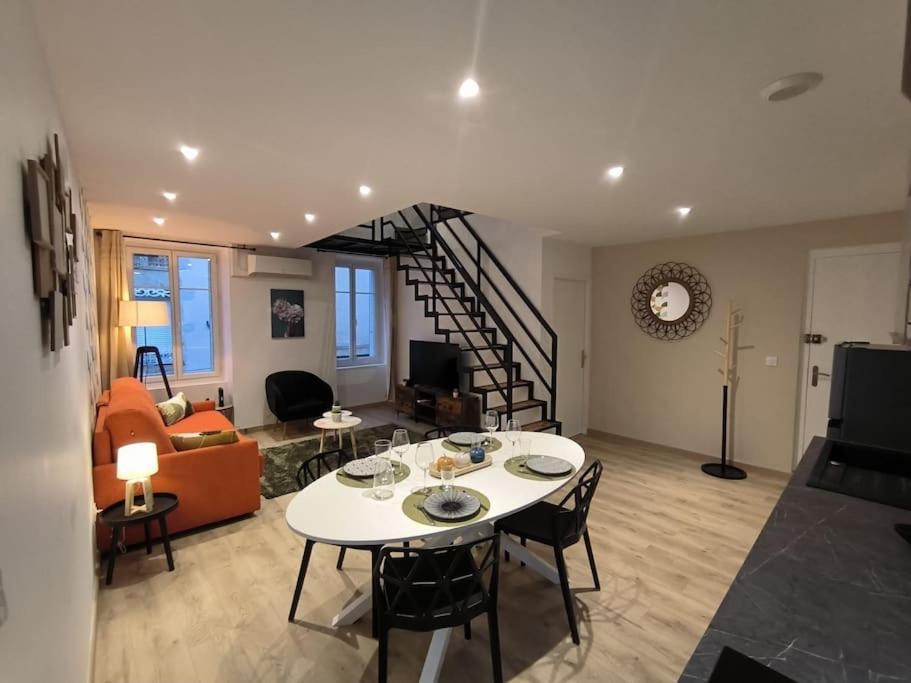 T2 -55M2- Elegant Et Chaleureux Apartment Montbrison Exterior photo