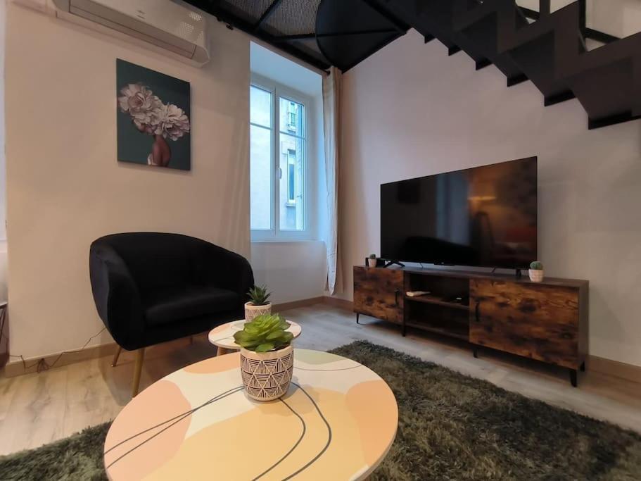 T2 -55M2- Elegant Et Chaleureux Apartment Montbrison Exterior photo